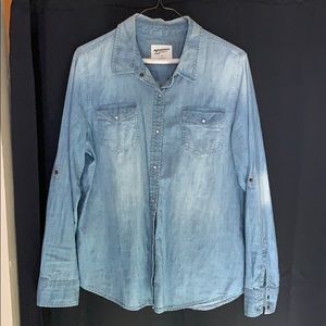 Light chambray button up top